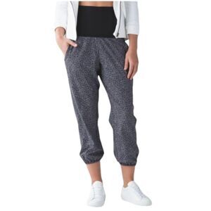 Lululemon Om Pant Black baggy with gathered hem cropped size 4